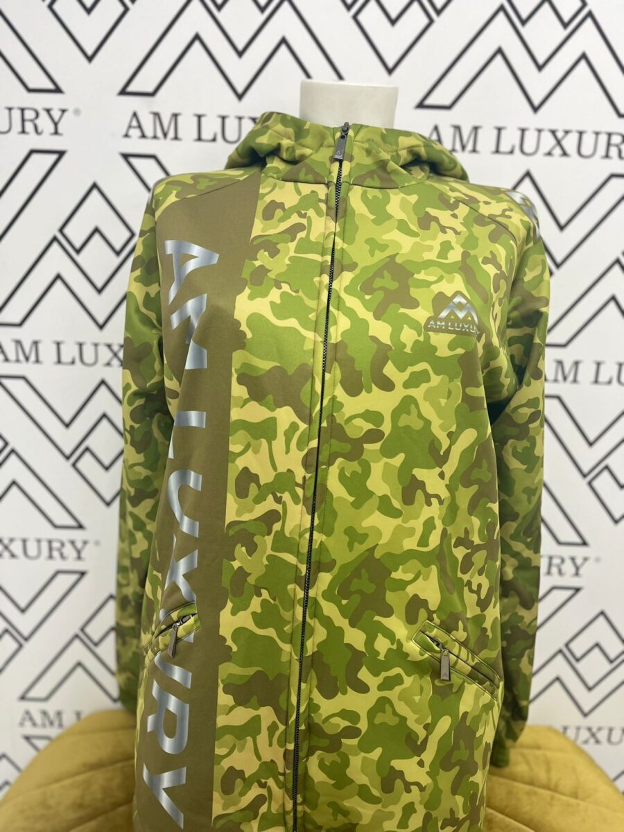 Felpa aml, di colore verde effetto militare e il design con zip la rendono facilmente abbinabile a vari stili. - immagine 4