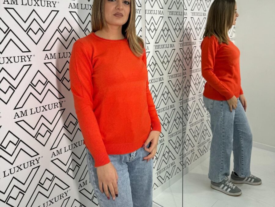 Maglia in lana donna è un capo raffinato e di qualità, perfetto per l'autunno e inverno. il suo materiale offre calore e comfort durante tutta la giornata. - immagine 6