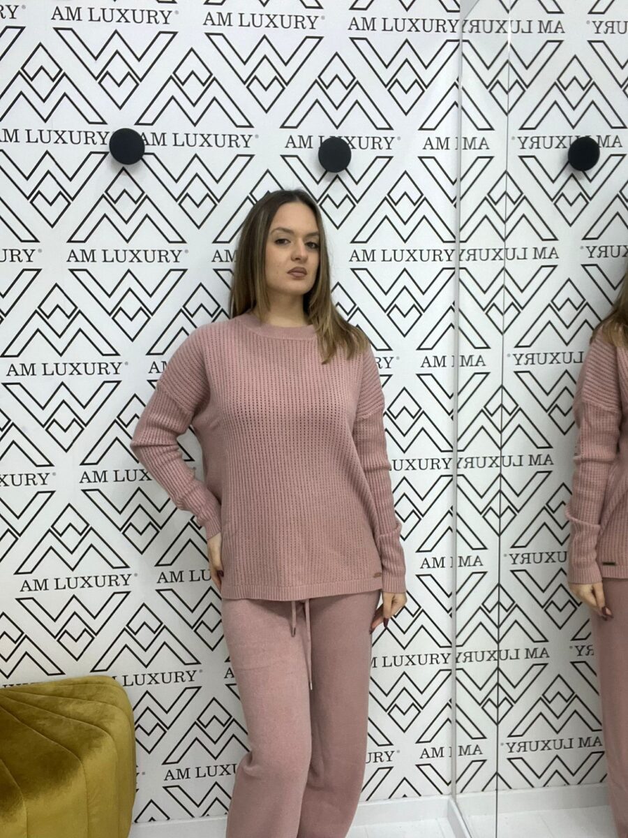 Coordinato donna, completo che unisce comfort e stile per creare un look sofistcato e moderno, composto da tessuti morbidi e resistenti. - immagine 4