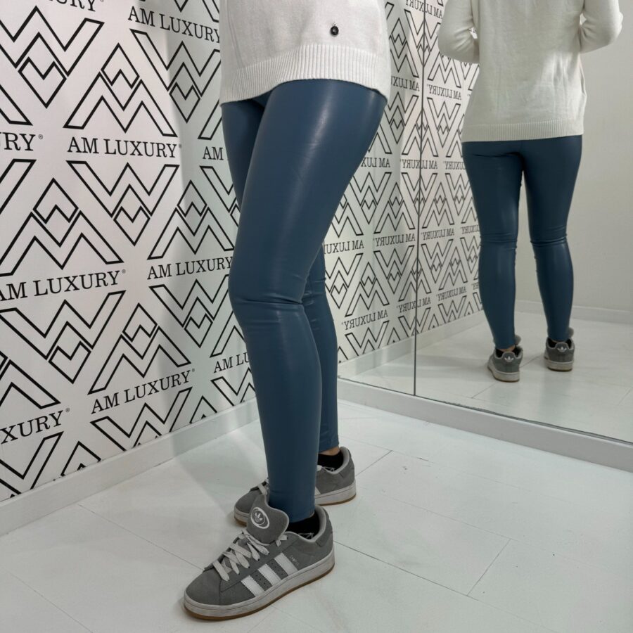 Leggins in pelle sono una scelta sofisticata per chi desidera aggiungere un tocco di lusso e stile, hanno una vestibilità aderente e un materiale di alta qualità. - immagine 4